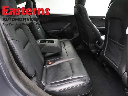 Used 2022 Tesla Model Y Long Range image 17