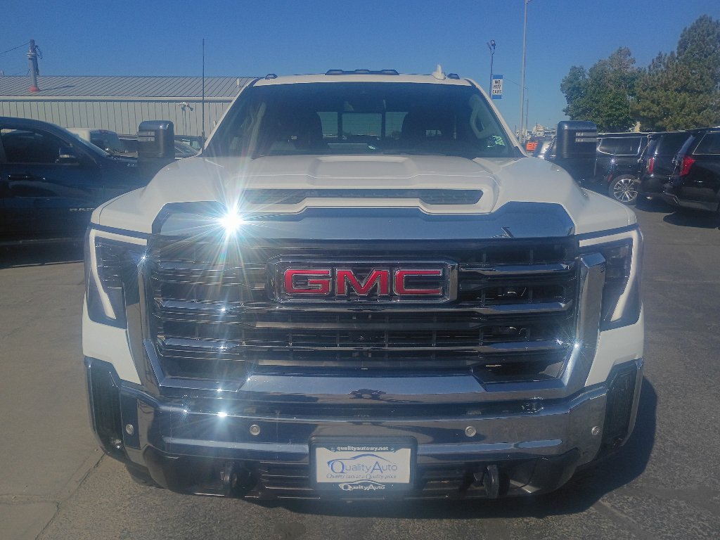 Used 2025 GMC Sierra 3500 SLT w/ SLT Premium Package AWD/4WD image 3