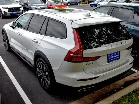 Used 2022 Volvo V60 T5 Cross Country w/ Advanced Package AWD/4WD image 6