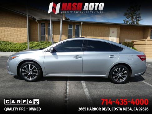 Used 2018 Toyota Avalon XLE Premium w/ Preferred Accessory Package FWD image 10