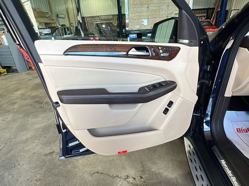 Used 2019 Mercedes-Benz GLS 450 4MATIC image 10