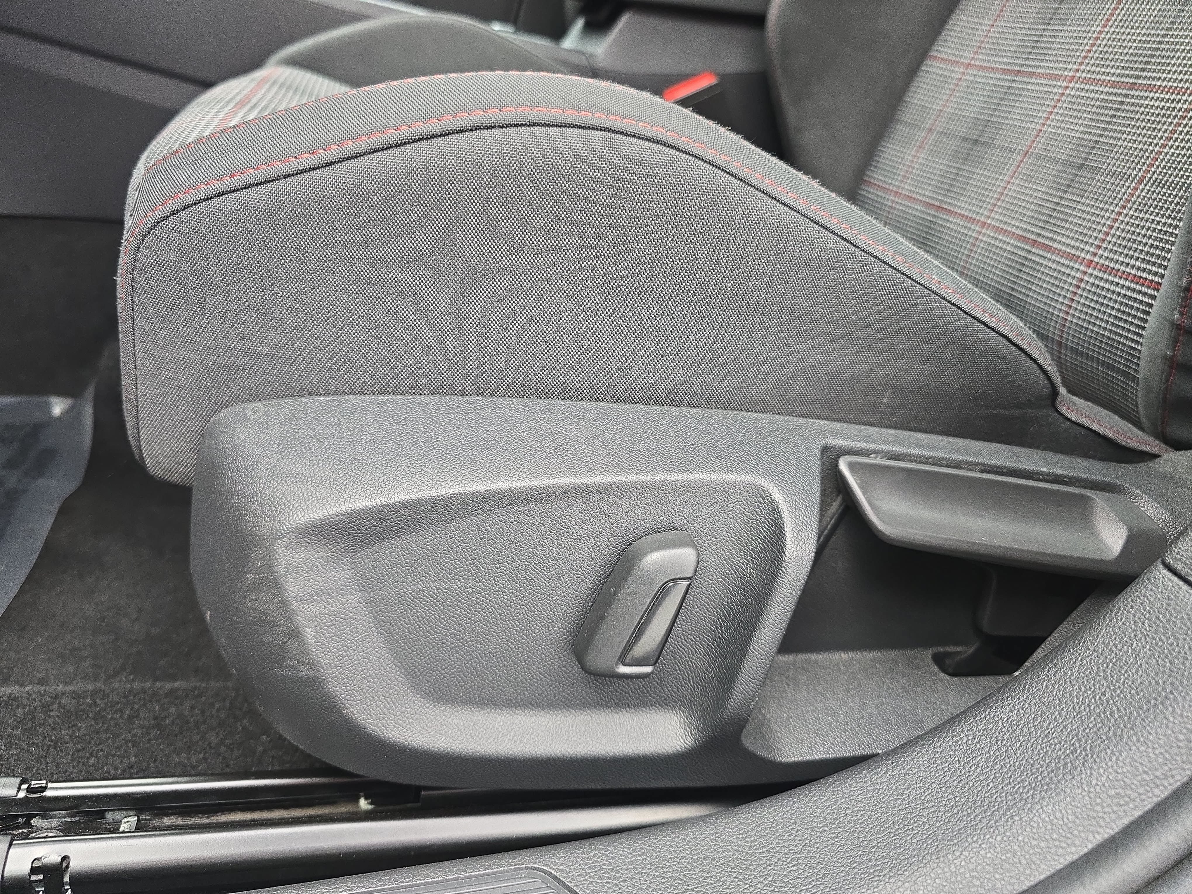 Certified 2024 Volkswagen GTI SE FWD image 28
