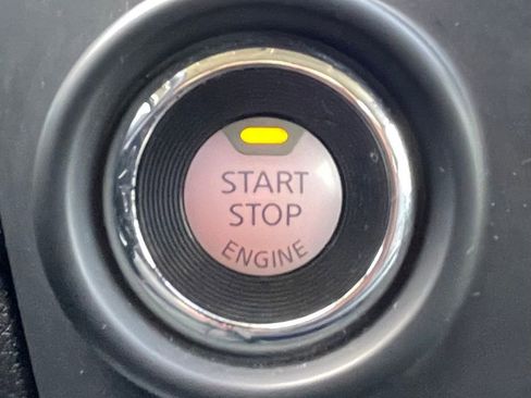 Used 2017 Nissan Titan S image 25