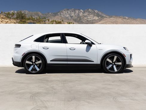 Certified 2024 Porsche Macan 4 Electric AWD/4WD image 8