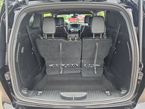 Used 2025 Chrysler Pacifica Select FWD image 13