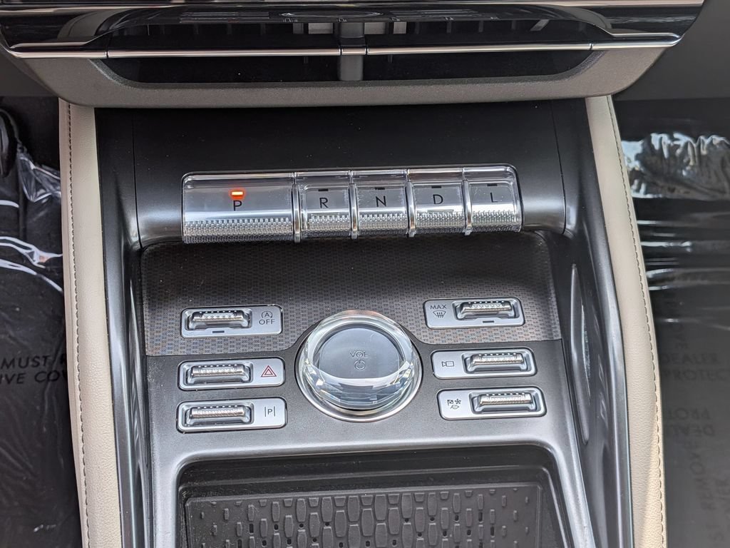 Used 2025 Lincoln Nautilus Premier AWD/4WD image 24