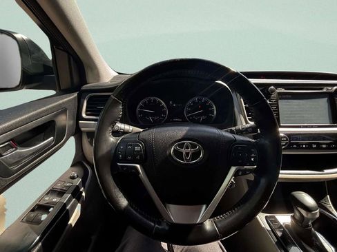 Used 2017 Toyota Highlander XLE image 25