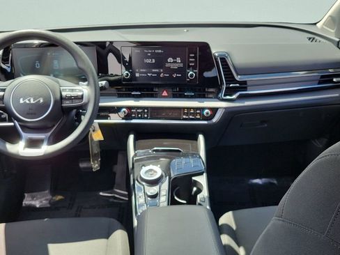 Used 2025 Kia Sportage LX image 19