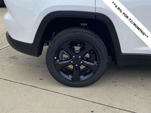 New 2025 Jeep Grand Cherokee Altitude image 39