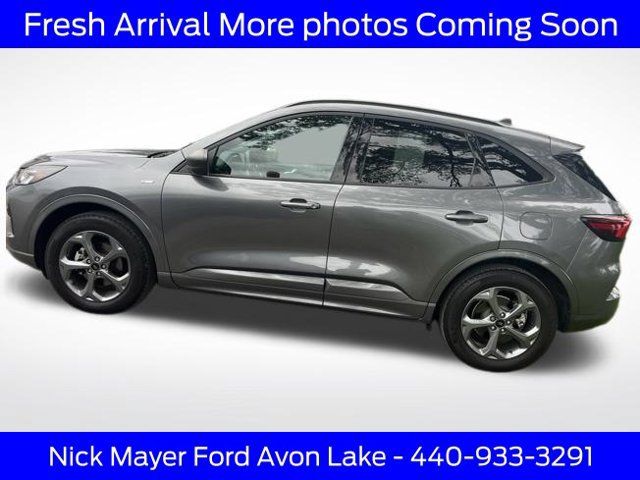 Used 2023 Ford Escape ST-Line w/ Tech Pack #1 AWD/4WD image 3