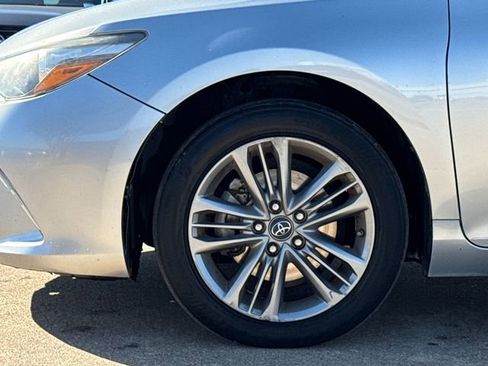 Used 2017 Toyota Camry SE image 6