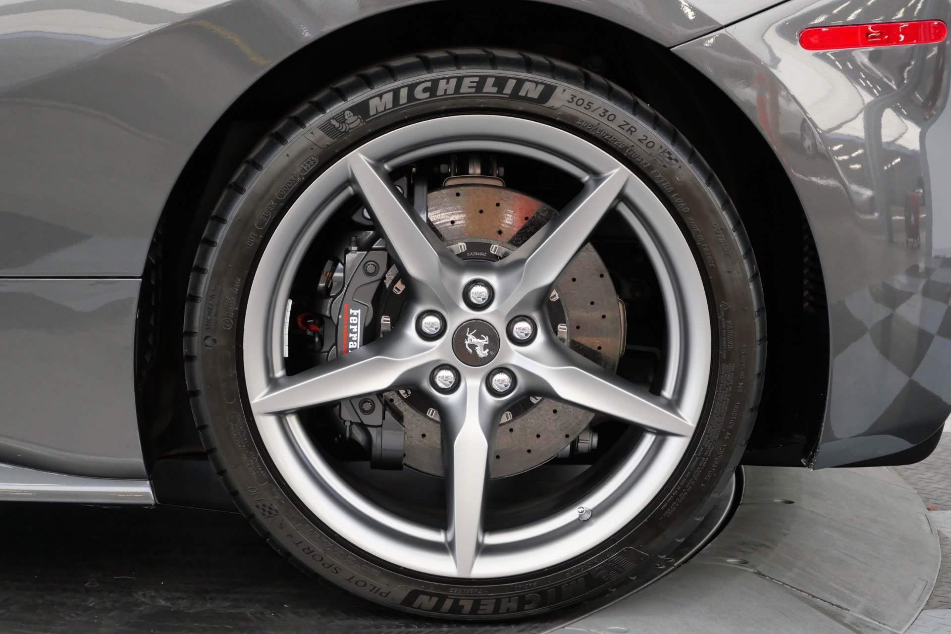 Used 2019 Ferrari 488 GTB RWD image 11