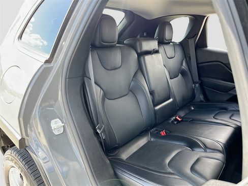 Certified 2021 Jeep Cherokee Latitude Lux image 24