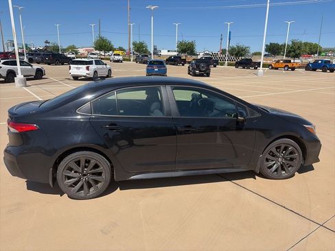 Used 2025 Toyota Corolla SE image 2