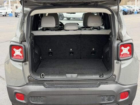 Used 2022 Jeep Renegade Latitude image 10