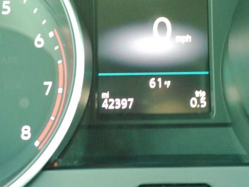 Used 2018 Volkswagen Tiguan SEL image 38