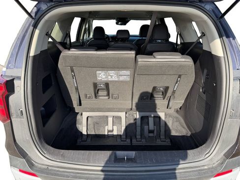 Used 2026 Kia Carnival FWD image 10