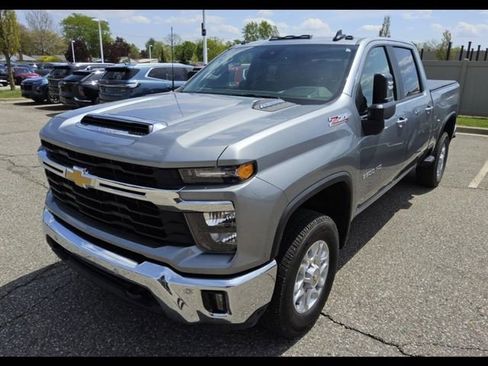 Used 2026 Chevrolet Silverado 2500 LT w/ Safety Package AWD/4WD image 4