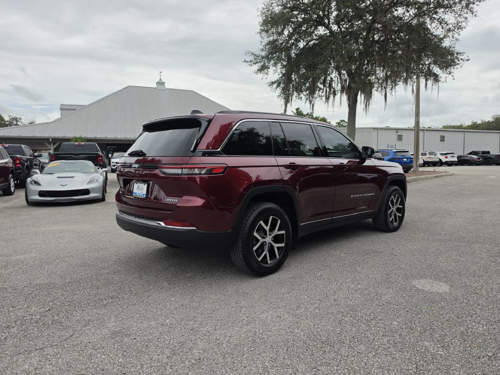 Certified 2025 Jeep Grand Cherokee Limited w/ Trailer Tow Package AWD/4WD image 4