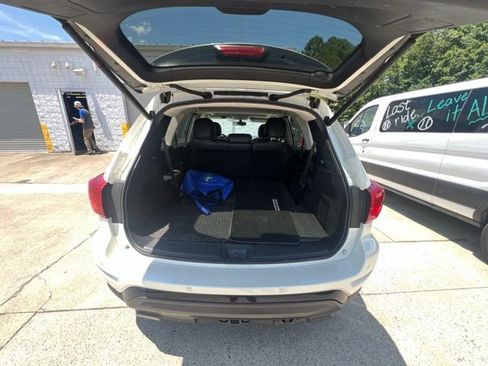 Used 2019 Nissan Pathfinder SL FWD image 25