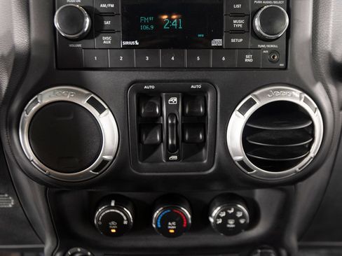 Used 2015 Jeep Wrangler Unlimited Sport AWD/4WD image 17