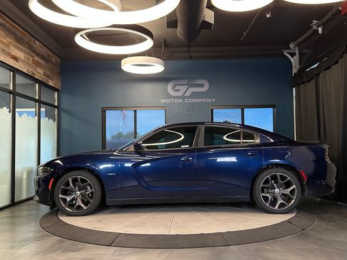 Used 2017 Dodge Charger R/T w/ Plus Group RWD image 6