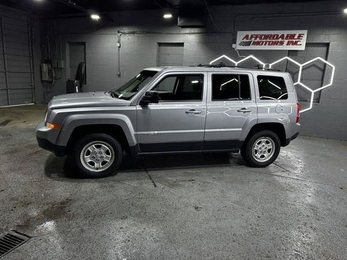Used 2016 Jeep Patriot Sport w/ Power Value Group AWD/4WD image 3