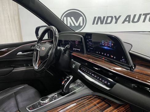 Used 2021 Cadillac Escalade Premium Luxury AWD/4WD image 19