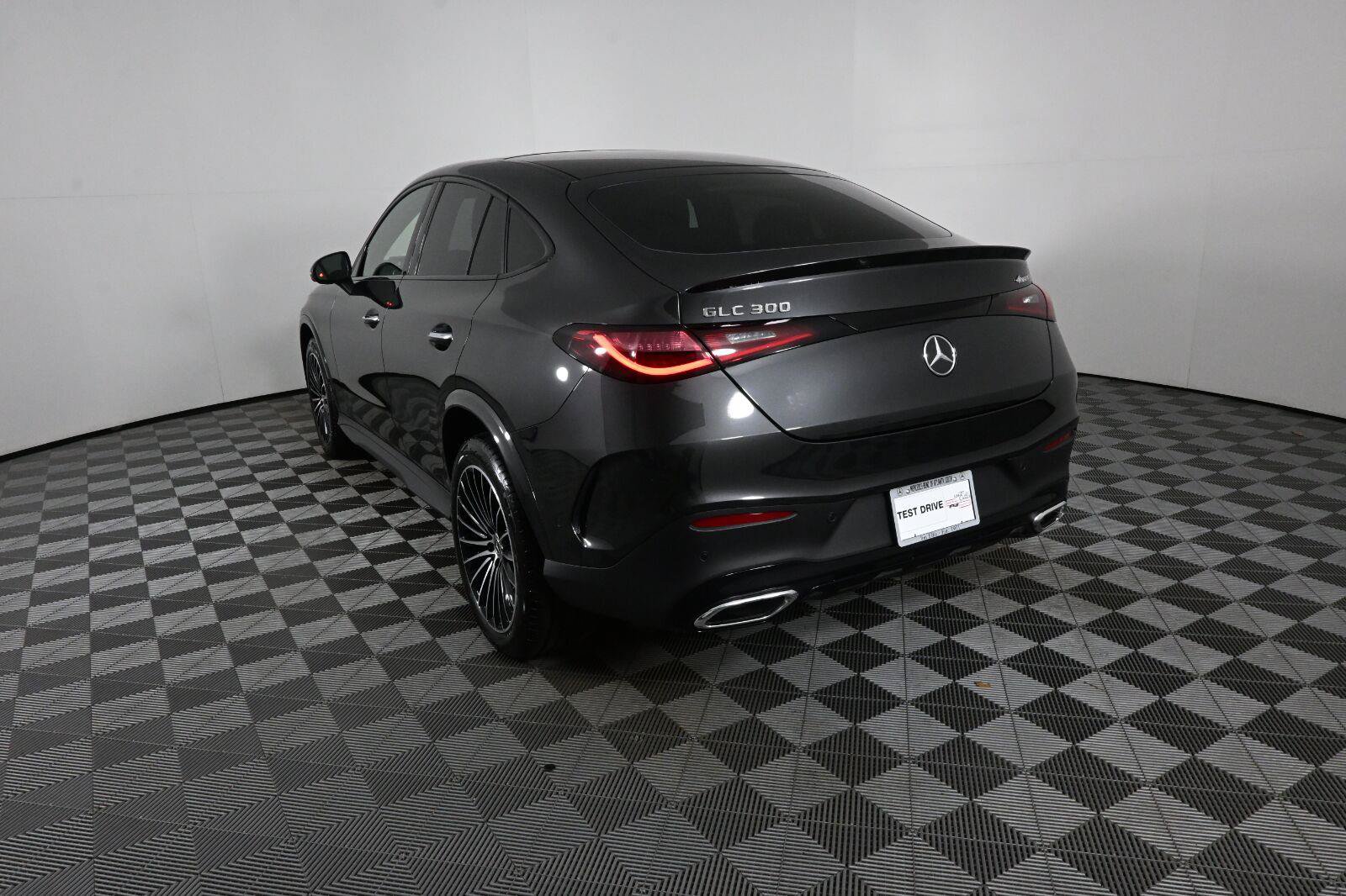 Used 2026 Mercedes-Benz GLC 300 4MATIC image 3