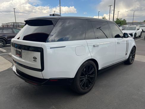 Used 2023 Land Rover Range Rover Long Wheelbase SE AWD/4WD image 3