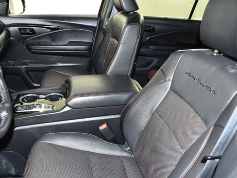 Certified 2024 Honda Passport Black Edition image 40