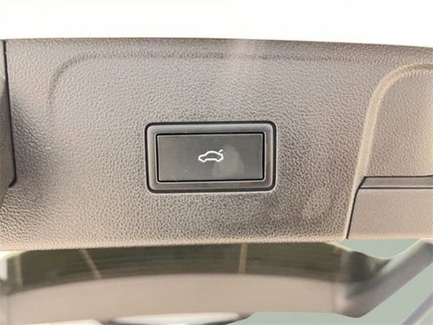 Used 2025 Volkswagen Atlas SE image 27