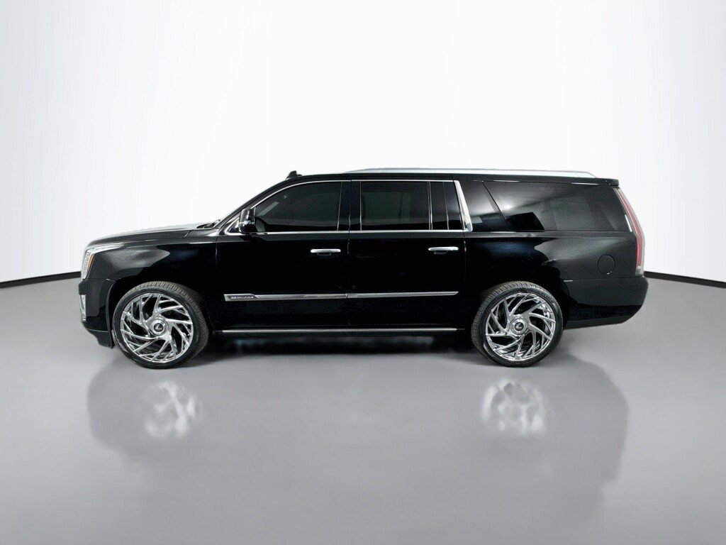 Used 2016 Cadillac Escalade ESV Platinum AWD/4WD image 2