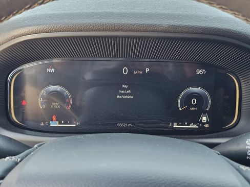 Used 2024 Jeep Wagoneer L Series II w/ Flexible Seating Group AWD/4WD image 18