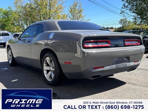 Used 2017 Dodge Challenger SXT RWD image 5