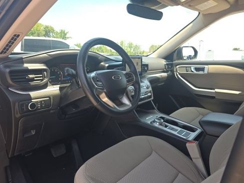 Used 2024 Ford Explorer XLT RWD image 24