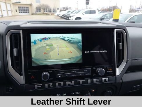 Used 2025 Nissan Frontier SV w/ SV Convenience Package image 17