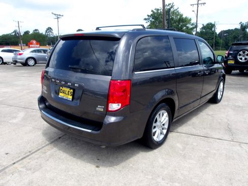 Used 2019 Dodge Grand Caravan SXT image 10
