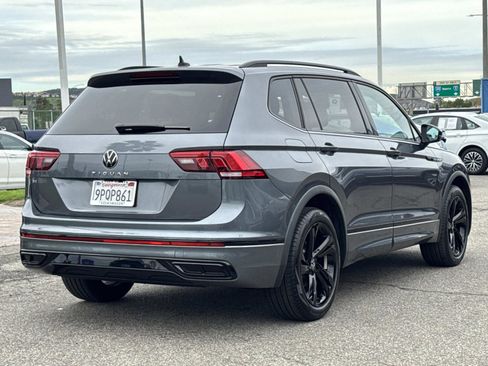 Certified 2024 Volkswagen Tiguan SE R-Line image 5