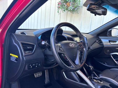 Used 2016 Hyundai Veloster Turbo w/ Option Group 04 FWD image 10