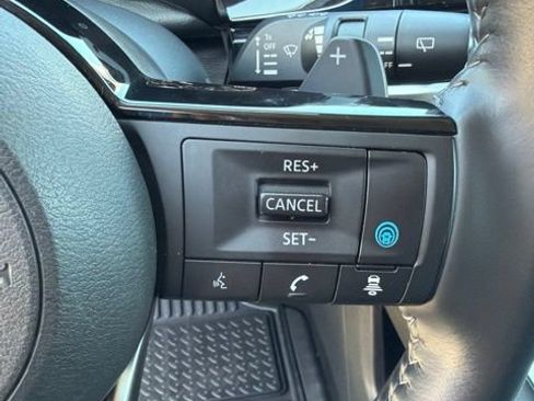 Used 2025 Nissan Pathfinder SL FWD image 14