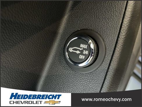 Used 2023 Chevrolet Traverse LT FWD image 30