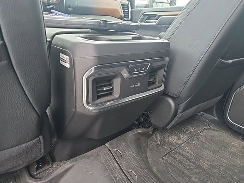 Used 2025 GMC Sierra 3500 Denali image 14
