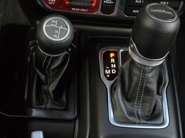 Used 2025 Jeep Gladiator Mojave w/ Safety Group AWD/4WD image 23