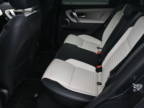 Certified 2025 Land Rover Discovery Sport Dynamic SE image 6