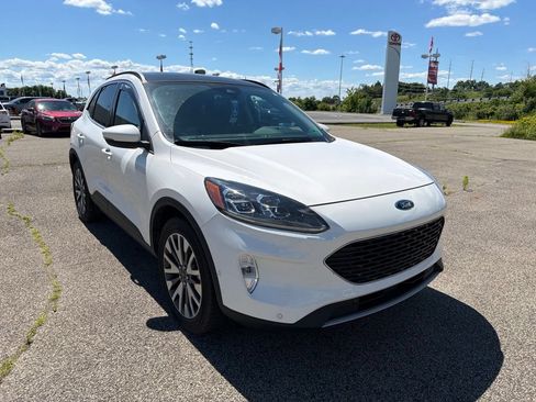 Used 2020 Ford Escape Titanium AWD/4WD image 4