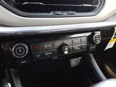 Used 2022 Jeep Compass Limited image 13