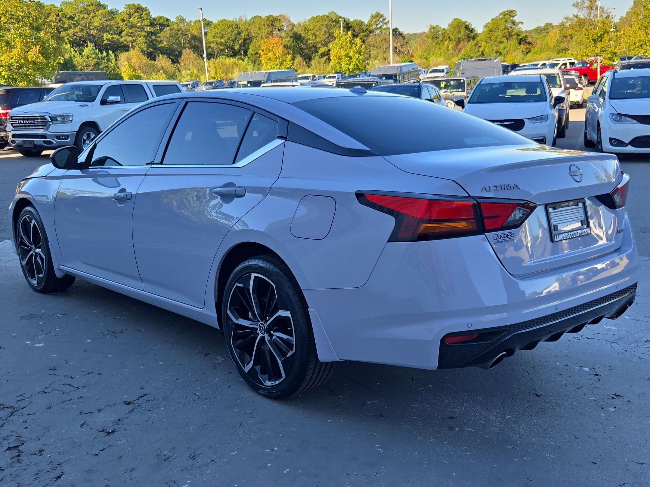 Used 2025 Nissan Altima 2.5 SR AWD/4WD image 5