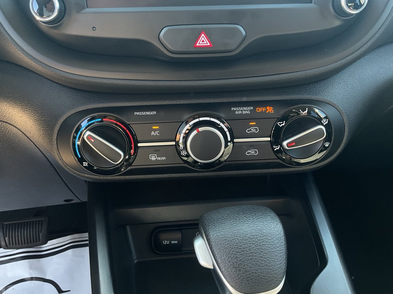 Used 2025 Kia Soul LX w/ LX Technology Package FWD image 23