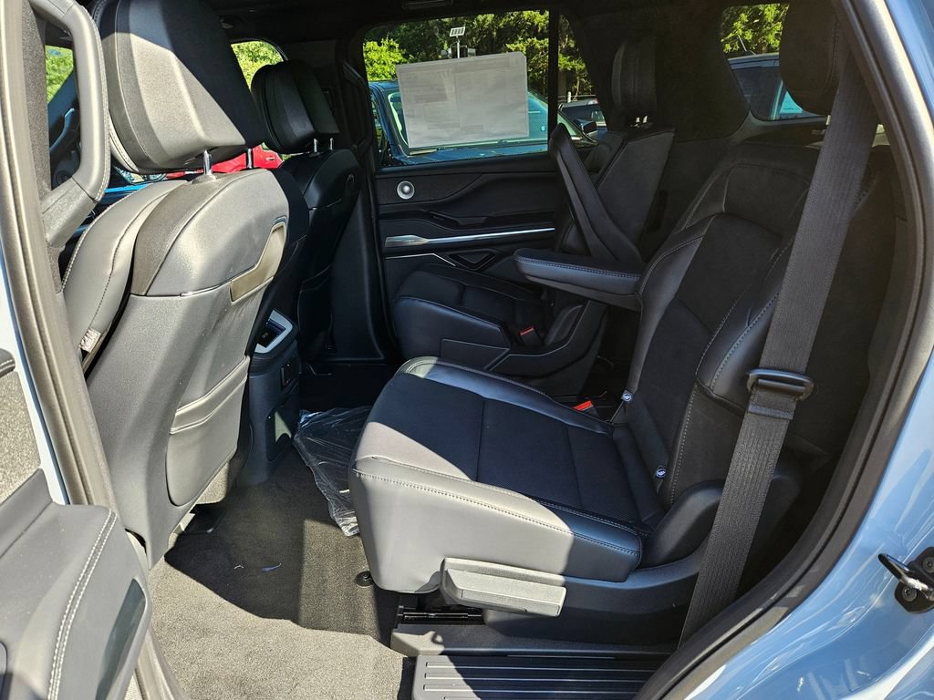New 2027 Lincoln Navigator Reserve w/ Jet Appearance Package AWD/4WD image 15